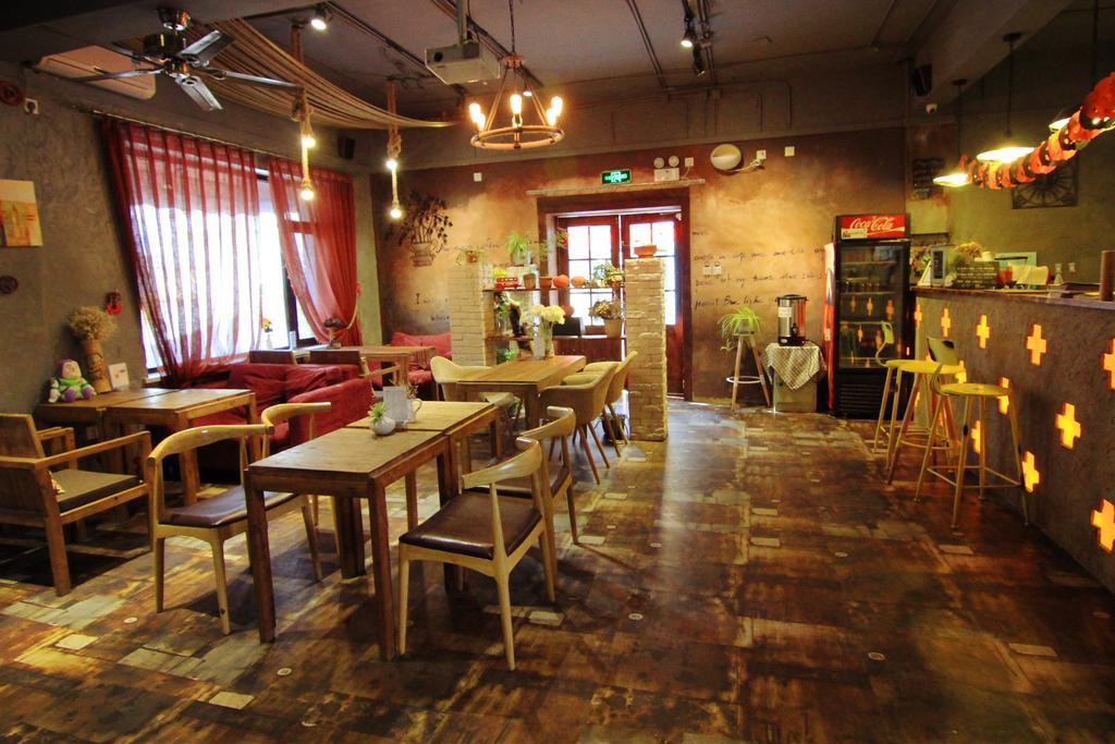 Dalian Buzz Light Year Youth Hostel ภายนอก รูปภาพ
