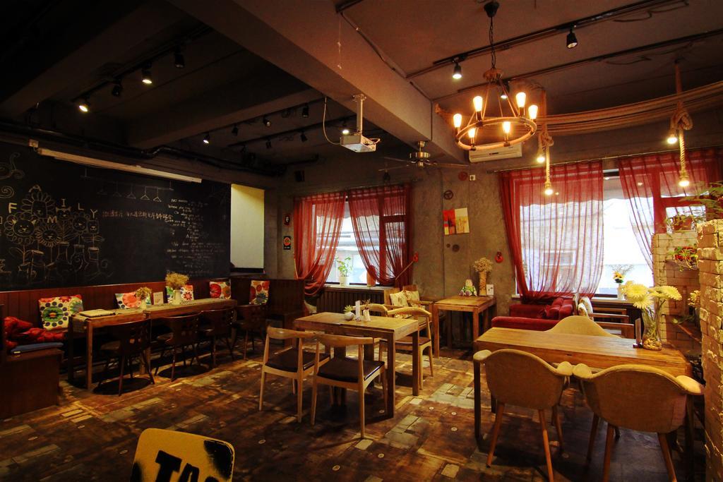Dalian Buzz Light Year Youth Hostel ภายนอก รูปภาพ