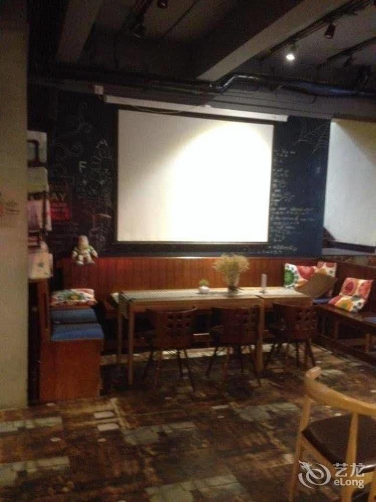 Dalian Buzz Light Year Youth Hostel ภายนอก รูปภาพ