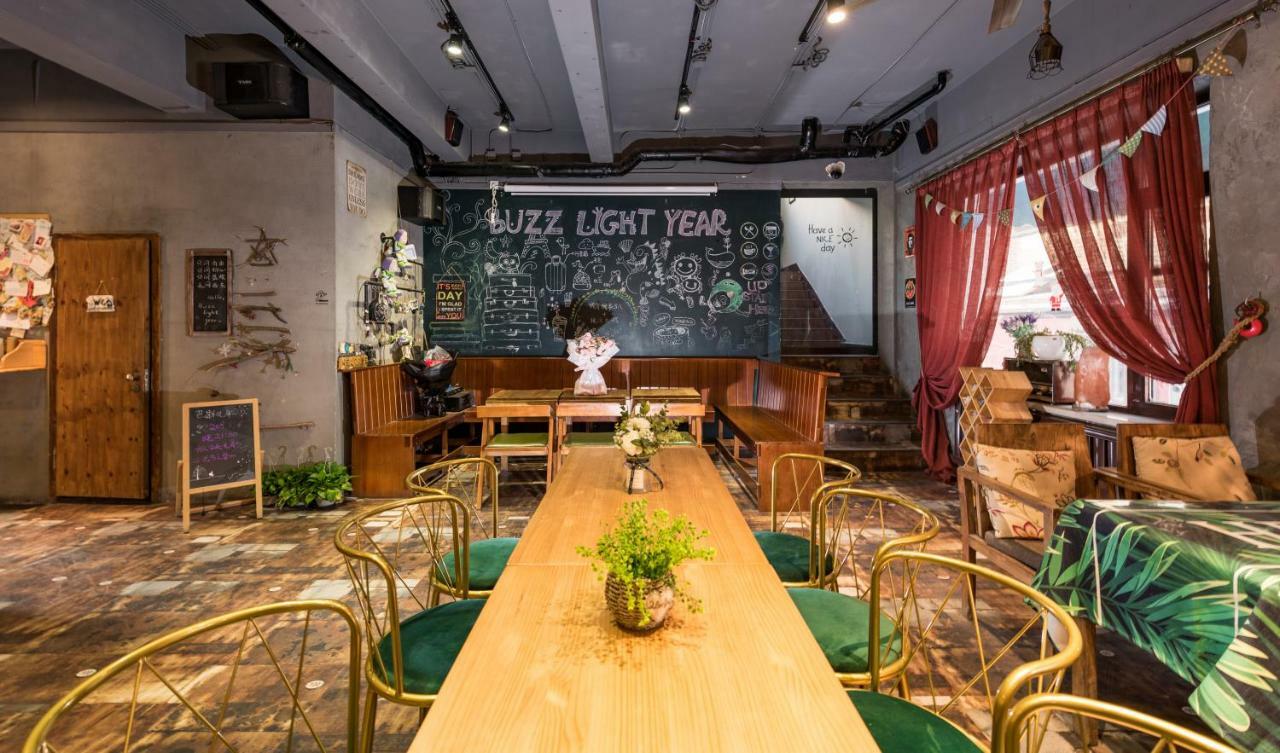 Dalian Buzz Light Year Youth Hostel ภายนอก รูปภาพ